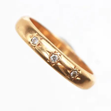Ring med diamanter 3 x ca. 0,02ct, Stl:18, bredd: 3,9mm, 18K Vikt: 4,7 g