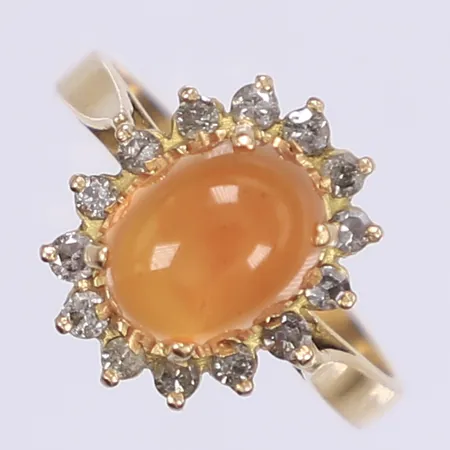 Ring med diamanter 14xca0,001ct och orange sten stl:18 bredd 3-15mm 18K Vikt: 4,7 g