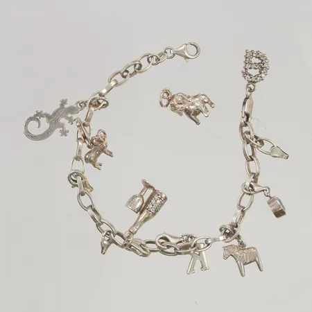 Armband med hängen skador finns silver s925/1000 26,7g.