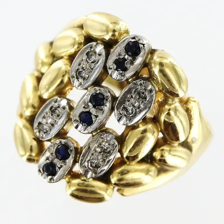 Ring diamanter 8xca0,005 stl:18½, bredd 4,5-19mm, blå stenar, 18K Vikt: 7,8 g