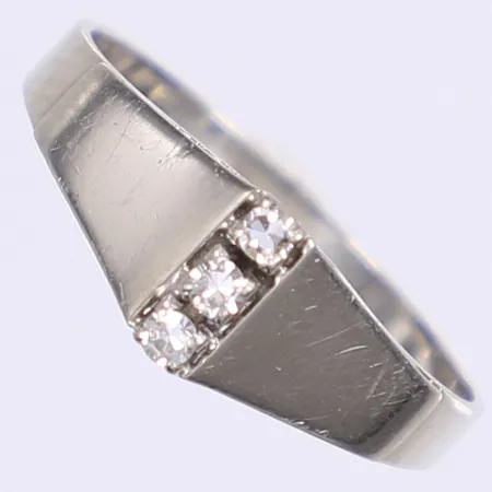 Ring diamanter 3xca 0,005ct stl:17½ bredd 2-5mm vitguld 18K Vikt: 2,1 g