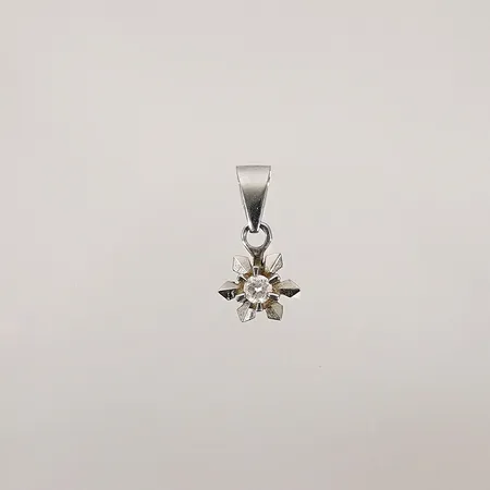 Hänge med diamant ca 0,05ct längd 14mm inkl. ögla bredd 7,5mm 18k vitguld Vikt: 1,1 g