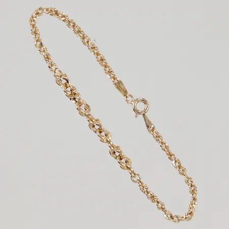 Armband doserad tvinnad modell, 15,5cm, bredd 2,4-3,6mm, 18K Vikt: 1,3 g