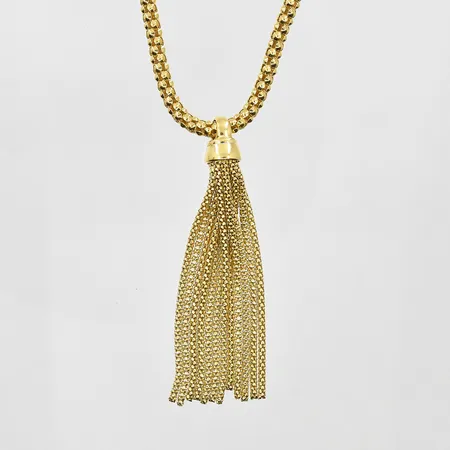 Collier med integrerat hänge tofsar, länkens längd 43½ cm bredd 4 mm, hängdel längd 6 cm, 18K. Vikt: 21,2 g