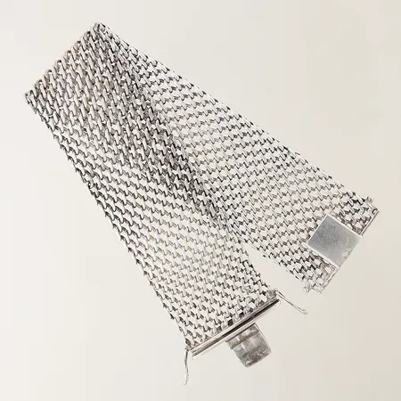 Armband längd 20cm bredd 29mm svensk importstämpel silver 830/1000 Vikt: 52,7 g