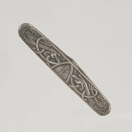 Fällkniv längd 7,4cm bredd 1,4cm, drakmotiv, stålblad, viss rost , gravyr, 830/1000 silver, Bruttovikt: 17,6g.