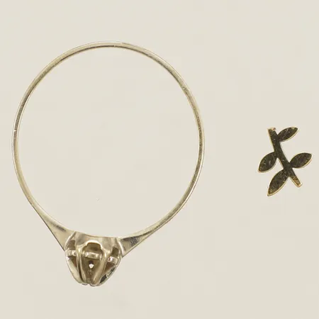 Ring med diamant 0,005ct stl:16½ bredd 1mm vitguld samt en guldbit 18K Vikt: 1 g