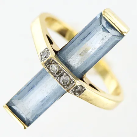 Ring blå och vita stenar stl:17½, bredd 2-22mm, hack i skena, 14K Vikt: 4,5 g
