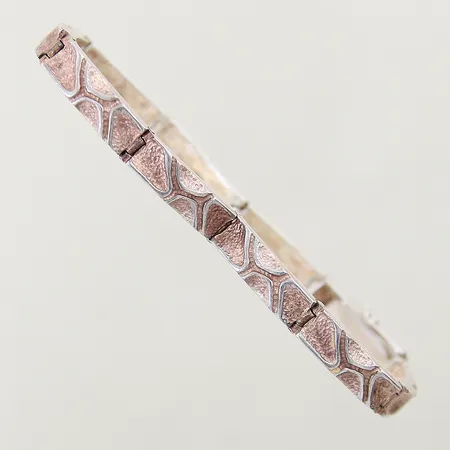 Armband med dekor längd 18cm bredd 5,8mm något oxiderad silver 835/1000 Vikt: 16,4 g
