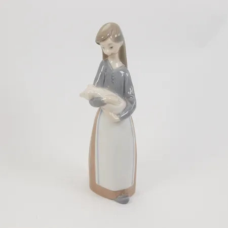 Figurin Lladro, flicka med gris, höjd 17,5cm, made in Spain