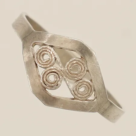 Ring stl:19¼ bredd 10,3mm silver 900/1000 Vikt: 1,5 g
