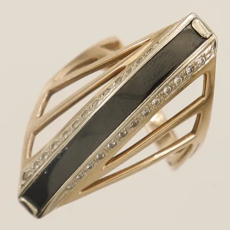 Ring med svart och vita stenar stl:17¾ bredd 2,9mm 14K bruttovikt 8,0g Vikt: 8 g