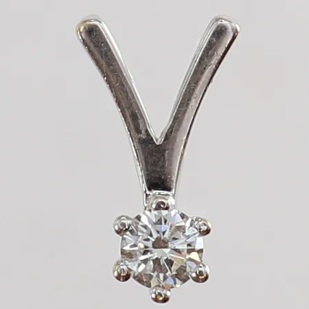 Hänge med diamant 1 x 0,16ct enligt gravyr Kvalité ca W(H)/SI 12x4mm GHA vitguld 18K.   Vikt: 0,8 g