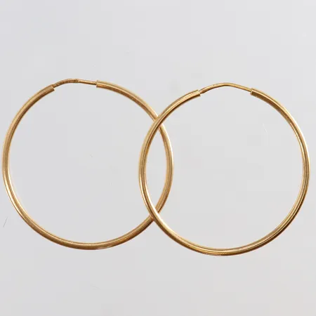 Ett par örhängen creoler Ø26mm skeva 18K. Vikt: 1,7 g