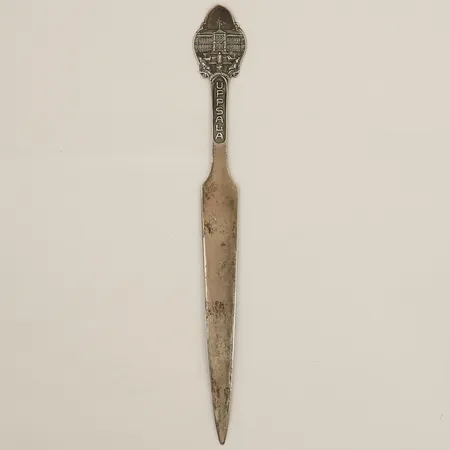 Brevkniv längd 17cm gravyr skev spets silver Vikt: 22 g