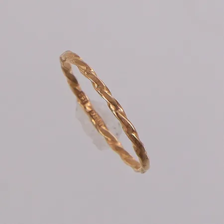 Ring mönstrad stl:17 bredd 1,5mm. 18K Vikt: 0,9 g
