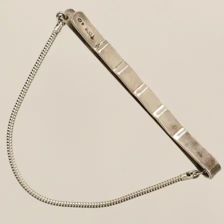 Slipsnål med säkerhetskedja längd 70cm bredd 5,2mm silver Vikt: 10,3 g