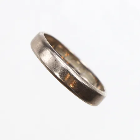 Slät ring Stl:19¾, bredd: 4,5mm, gravyr, vitguld, 18K Vikt: 5,2 g