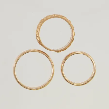Ringar graverade 18K 14,9g.
