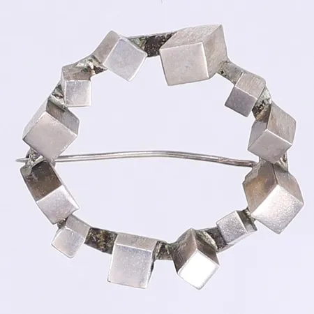 Brosch Rey Urban Stockholm 1969 Ø30mm nålen något böjd silver 830/1000 Vikt: 13,6 g