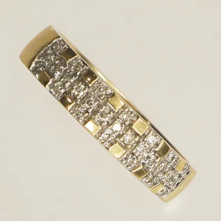 Ring med diamanter 0,20ctv enligt gravyr stl:19¾ bredd 4,9mm GHA 18K Vikt: 6,2 g