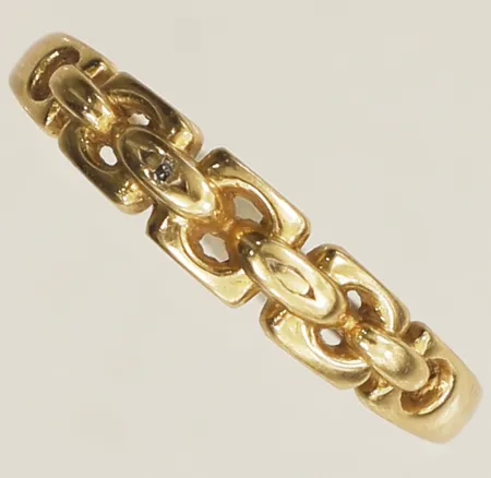 Ring stl:18¼ bredd 4,1mm ojämnheter på skena 18K Vikt: 2 g