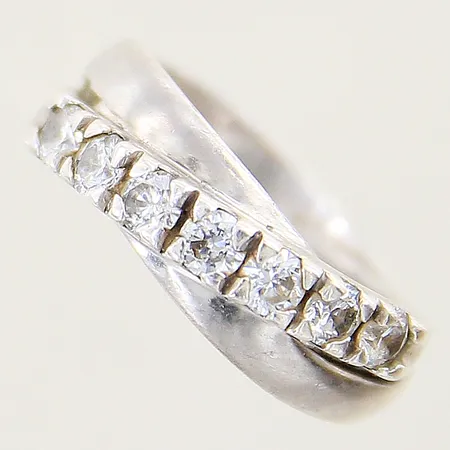 Ring med vita stenar stl:17 bredd 6-6mm silver 925/1000 Vikt: 5,3 g