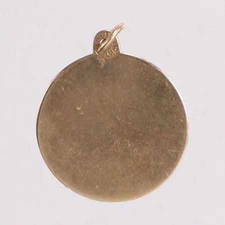 Hänge längd 2,5cm bredd 2cm gravyr 18K Vikt: 1,7 g