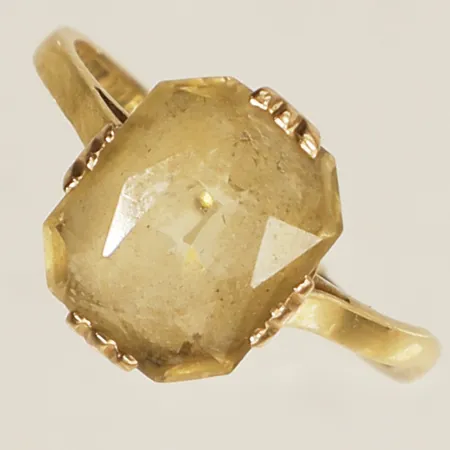 Ring med citronkvarts stl:16 bredd 1,1mm skev skena 18K bruttovikt 2,1g Vikt: 2,1 g