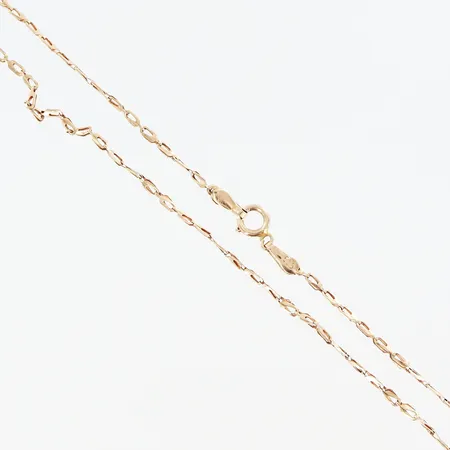 Kedja 43,5cm, bredd 1,5mm, skeva länkbitar, 14K Vikt: 1,7 g
