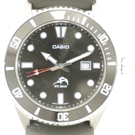 Herrur Casio WR200M refnr:2784 serienr:MDV-106 Ø42mm, datum, stål samt svart gummiarmband, repigt glas, inga övriga tillbehör