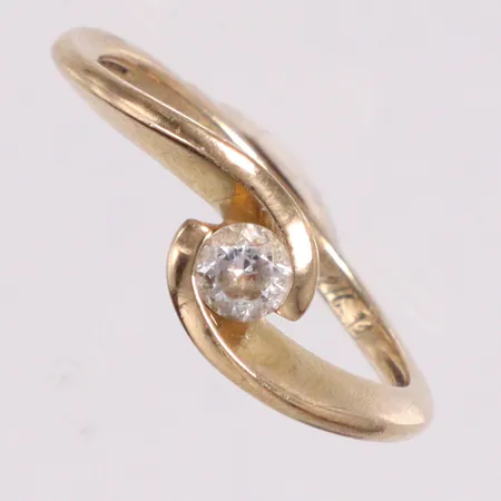 Ring med vit sten stl:17¼ 9K Vikt: 2 g