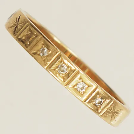 Ring med diamanter totalt 0,05ct stl:17¾ bredd 3mm en diamant saknas 18K Vikt: 3 g