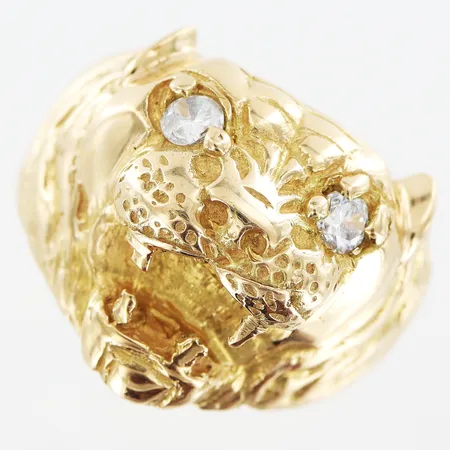 Ring lejon stl:19¼, bredd 3,5-16mm, vita stenar, 18K Vikt: 9,6 g