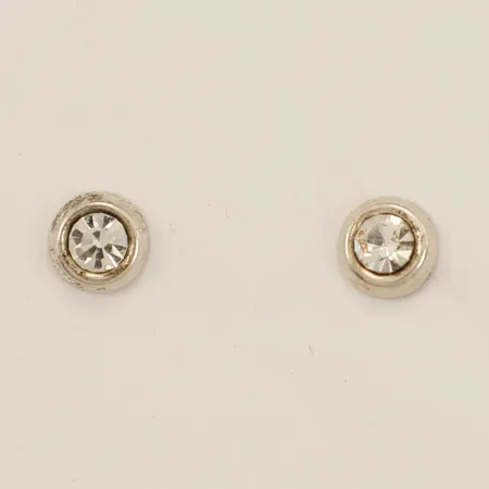Ett par örhängen med vita stenar Ø5,3mm silver 925/1000 Vikt: 0,6 g