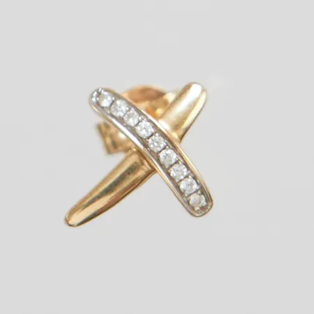 Ett udda Örhänge med diamanter 9 x ca 0,005ct, längd ca 1cm, 14K Vikt: 0,4 g