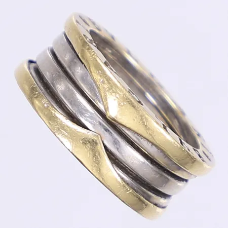 Ring med dekor stl:16 bredd 9mm ej märkesvara tvåfärgad 18K Vikt: 8,8 g