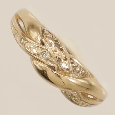 Ring med vita stenar stl:18¼ bredd 1,8mm 14K Vikt: 2,4 g