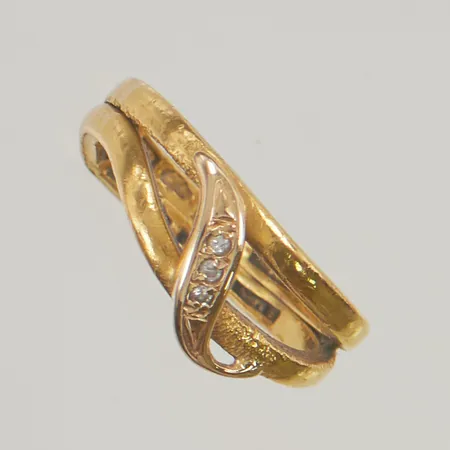 Ring skadad graverad 23K 7,9g.