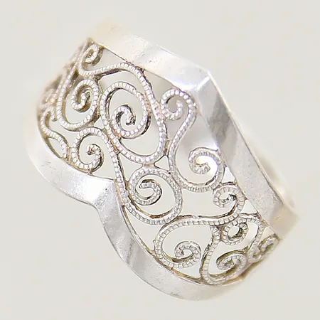 Ring med genombruten dekor stl:18 bredd 4-13mm silver 925/1000 Vikt: 2,9 g