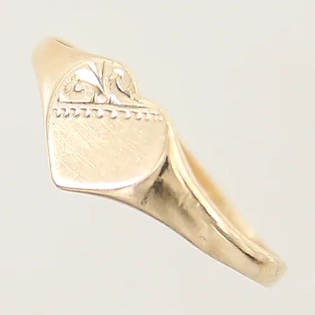 Ring stl:17 bredd 1,7-6,8mm skev skena samt bucklig 9K  Vikt: 1,1 g