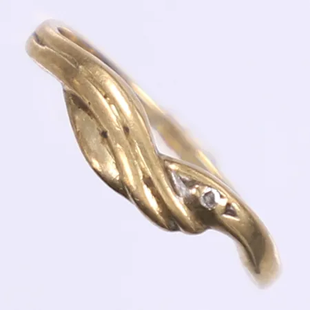 Ring med vit sten stl:17 bredd 1-4mm slitage 9K Vikt: 1,3 g
