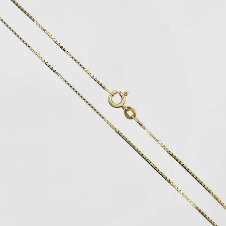 Kedja venezia längd 43 cm, bredd 1 mm, ojämna länkar, 18K. Vikt: 3,1 g