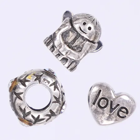3 Hängen delvis med vita stenar 88-10mm oxiderade silver 925/1000 Vikt: 7,1 g