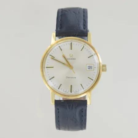 Herrur Omega Genéve diam 35 mm, manuell uppdragning graverad 18K bruttovikt 42 gr