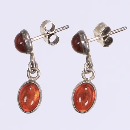 Ett par örhängen rödorange stenar höjd 20mm silver 925/1000 Vikt: 2,5 g