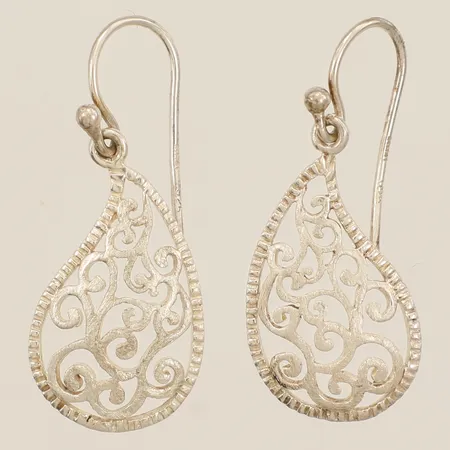 Ett par örhängen längd 34,0mm bredd 14,1mm silver 925/1000 Vikt: 3,1 g