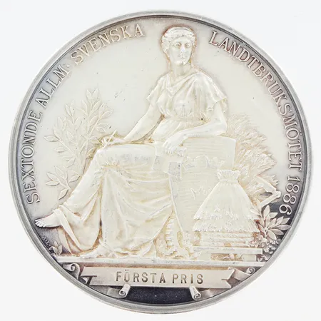 Minnesplakett Ø58mm Sextonde Allmänna Svenska Landtbruksmötet 1886, ostämplat, silver. Vikt: 89 g
