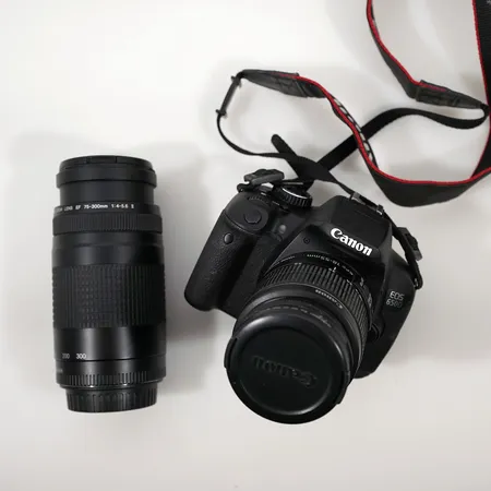 Canon EOS 650D med objektiv Canon EFS 18-55mm, objektiv Canon 75-300mm med väska Skickas med postpaket.