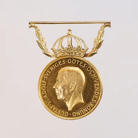 Medalj Gustav VI Adolf "För nit och redlighet" 35x42mm, gravyr 23K/18K Vikt: 14,3 g